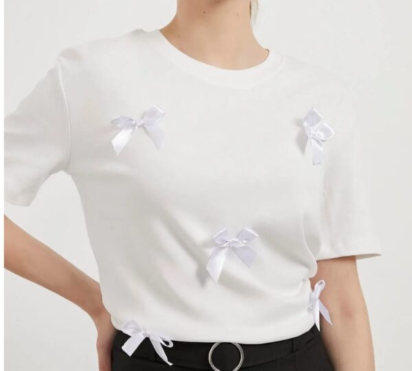 Fiyonk Detaylı Bisiklet Yaka T-Shirts